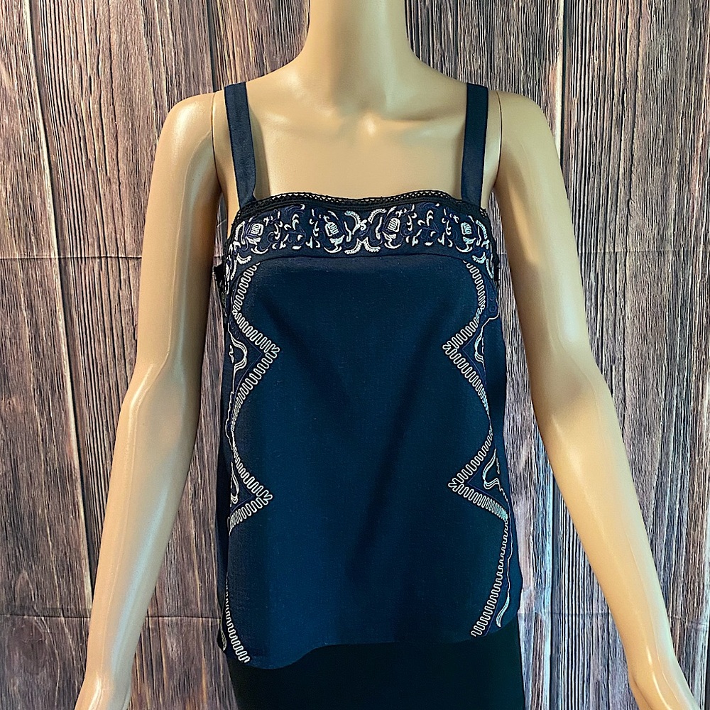 Gianni Bini Dark navy blue & white embroidered summer tank top blouse boho